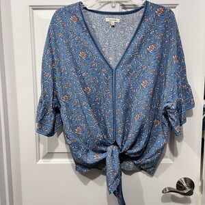 Floral Blue Women's Top 
NWT -never worn